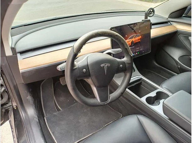 Car image 11