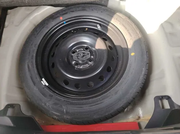 Car image 40