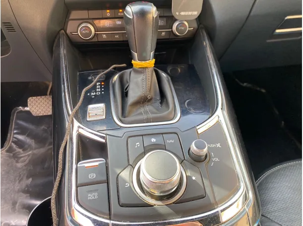 Car image 16