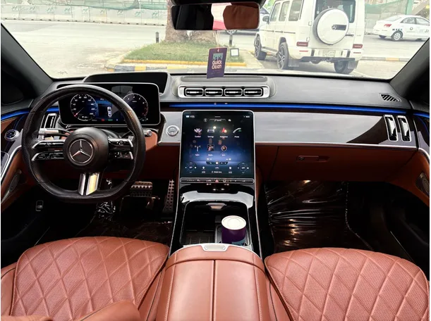 Car image 19