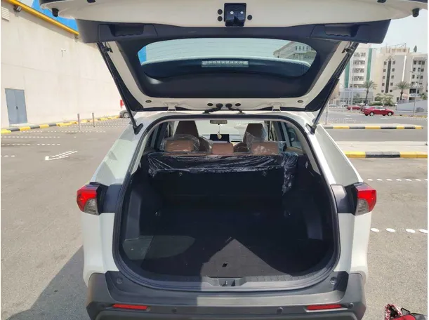 Car image 23