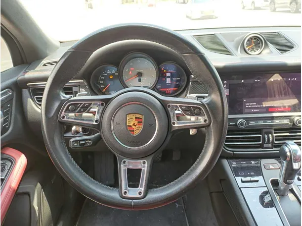 Car image 18