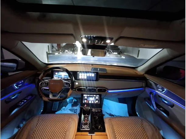 Car image 14