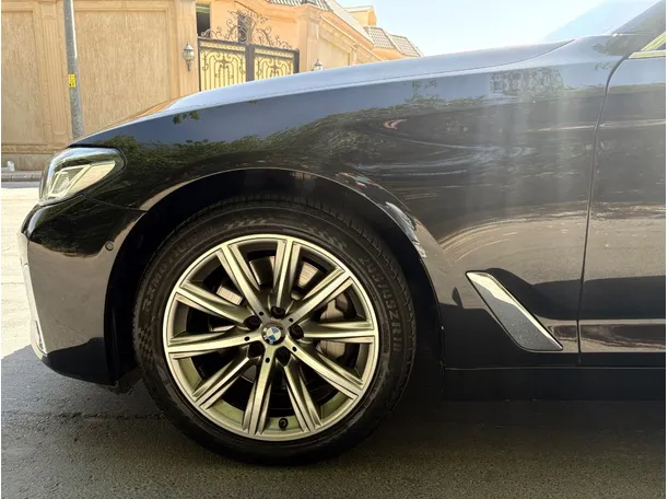 Car image 9