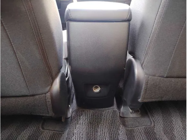 Car image 27