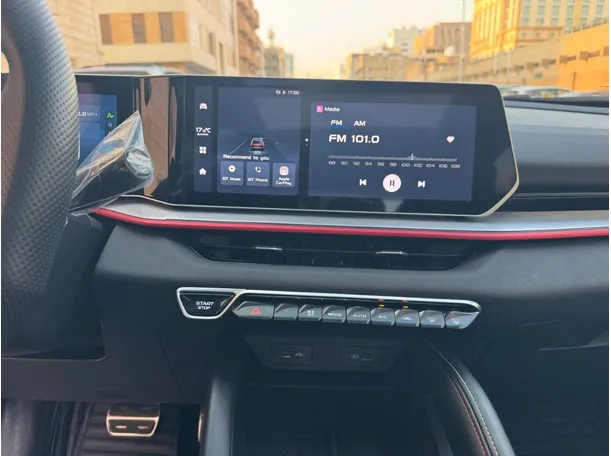 Car image 16