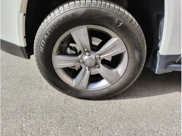 Car image 10