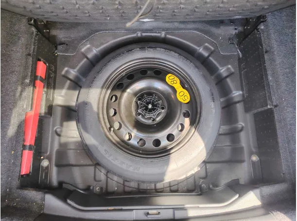 Car image 27