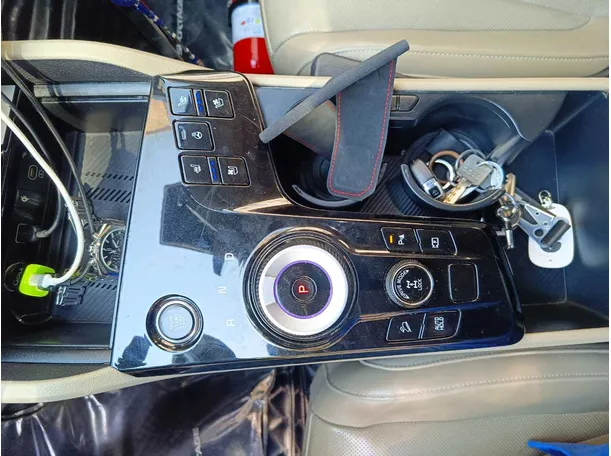 Car image 20