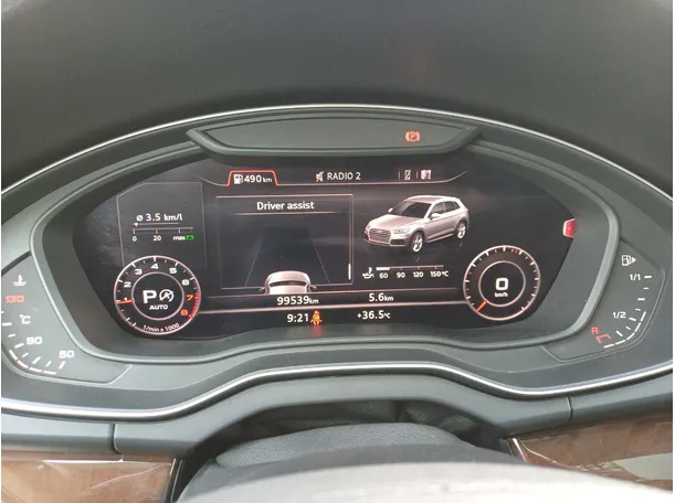 Car image 19