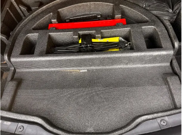 Car image 28