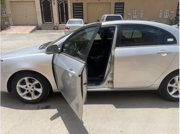 Car image 12