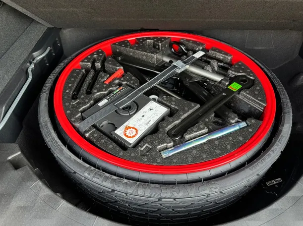 Car image 29