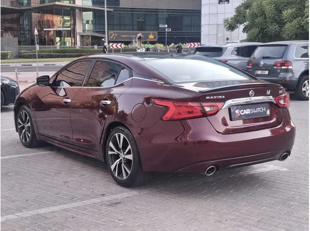 Car image 5