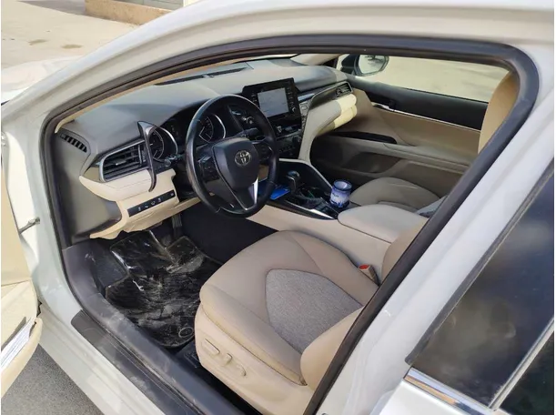 Car image 12