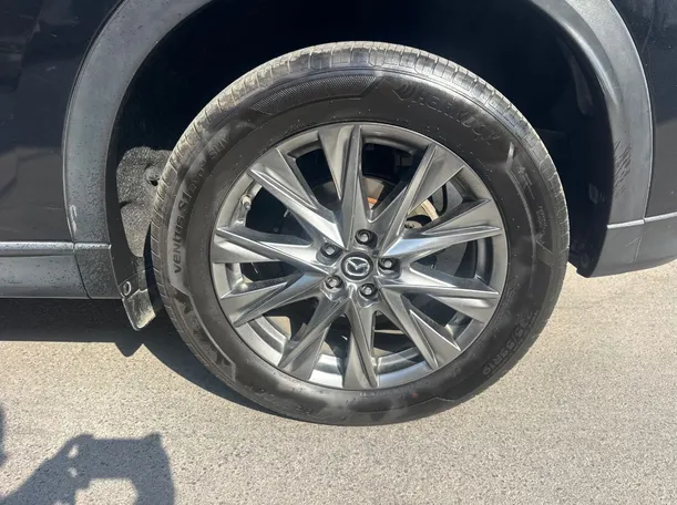 Car image 9