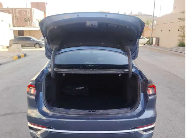 Car image 21