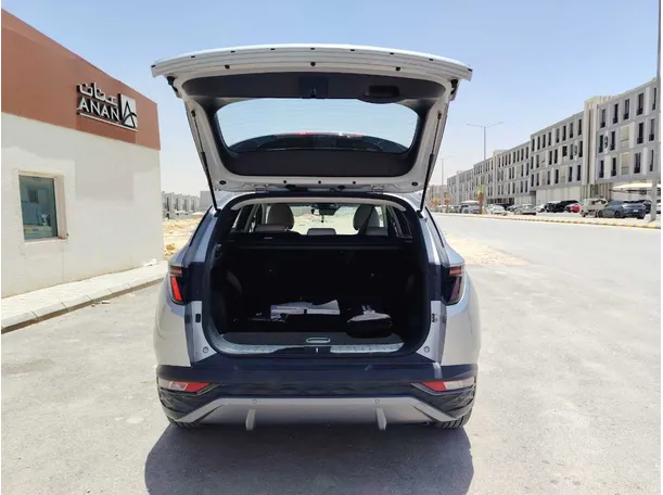 Car image 25