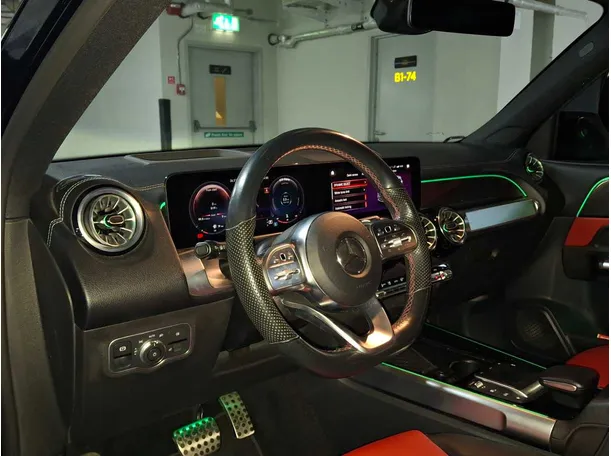 Car image 11