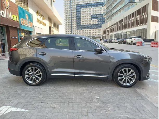 Car image 4