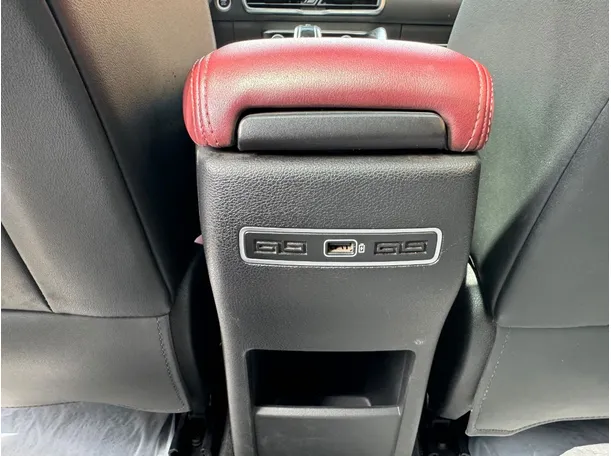 Car image 26