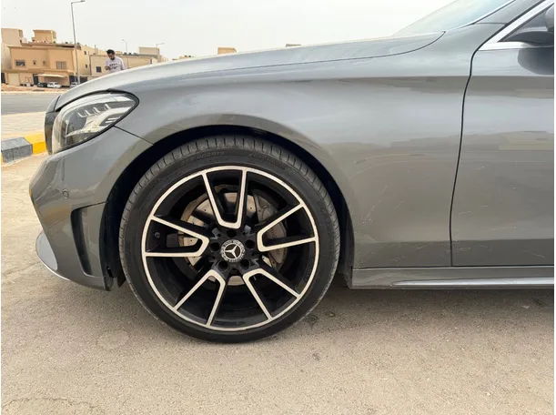 Car image 9