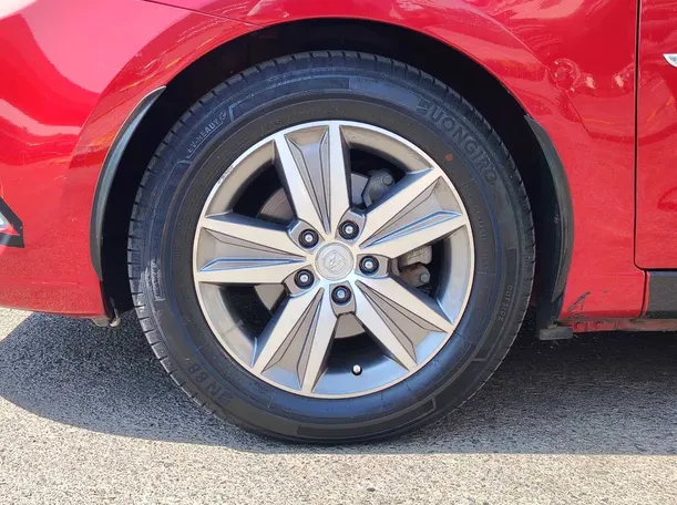 Car image 10