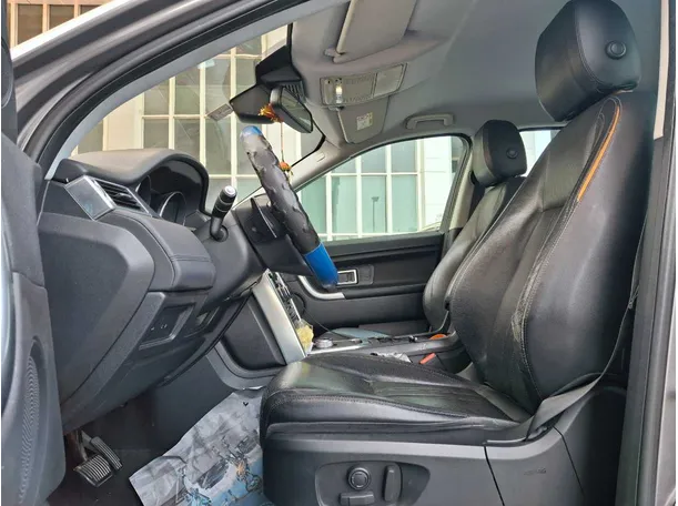 Car image 12