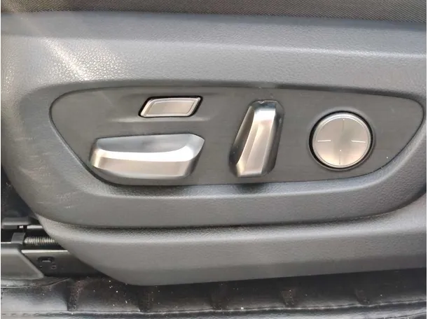 Car image 40