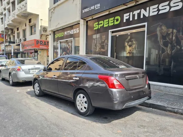 Car image 7