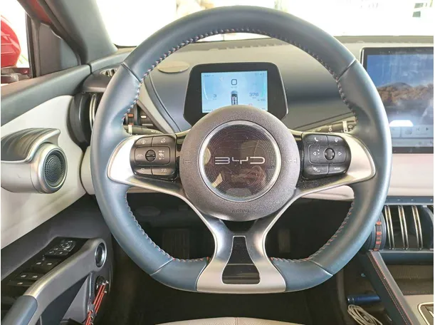 Car image 18