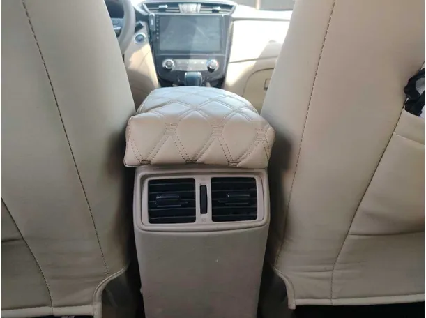 Car image 28