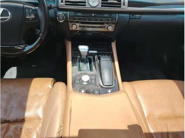 Car image 24