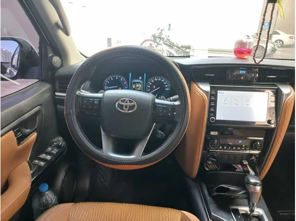 Car image 16