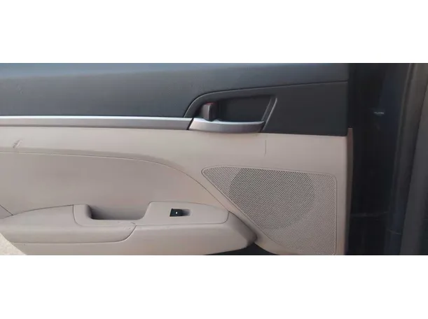 Car image 27