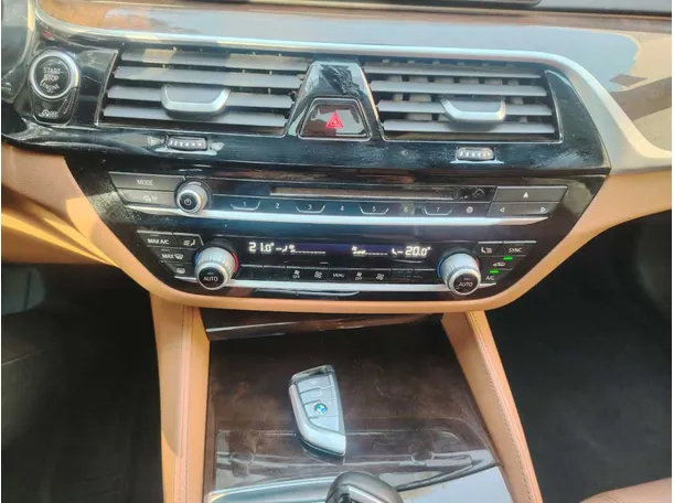 Car image 26