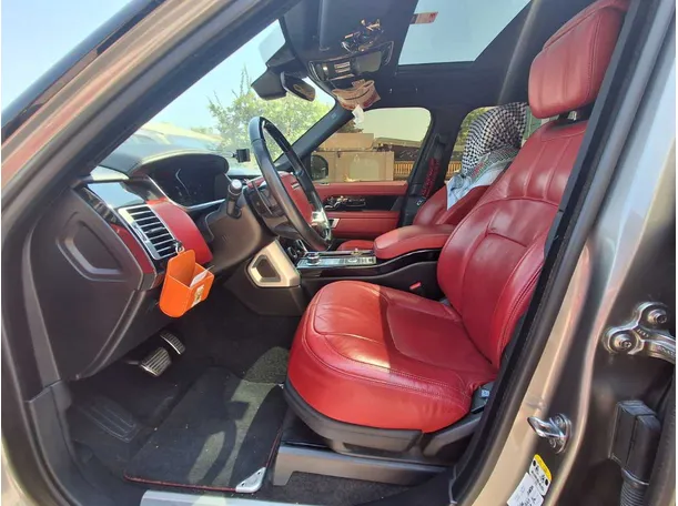 Car image 12