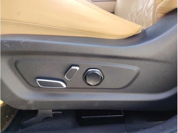 Car image 29