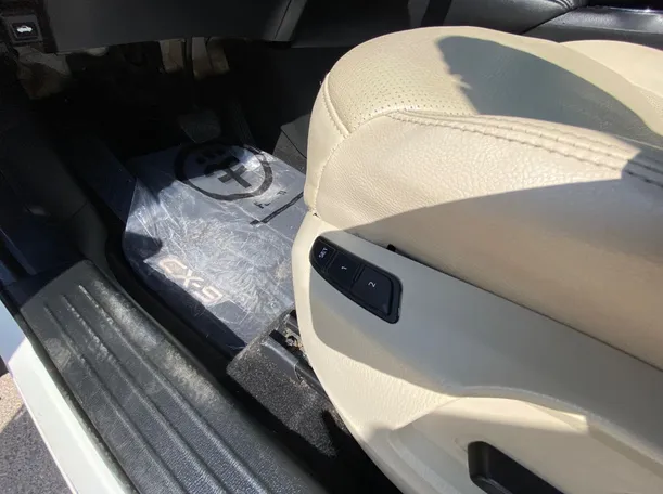 Car image 28