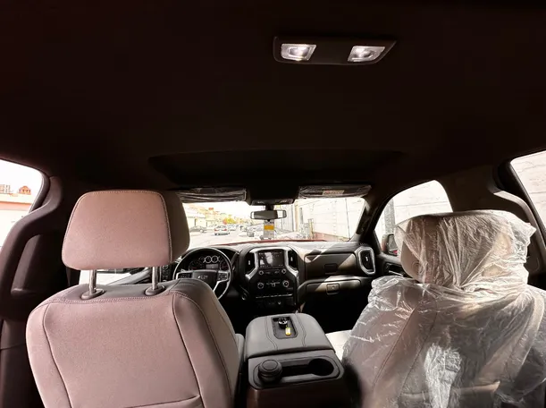Car image 15
