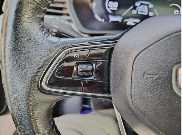 Car image 32