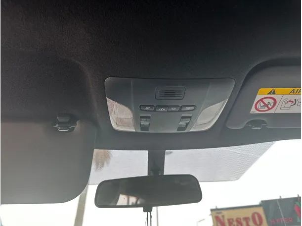Car image 24