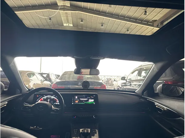 Car image 15