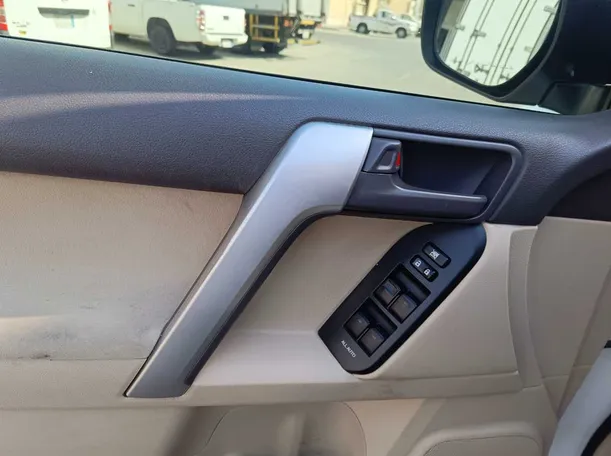 Car image 32