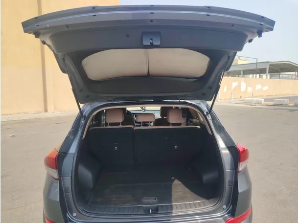 Car image 25