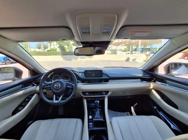 Car image 18