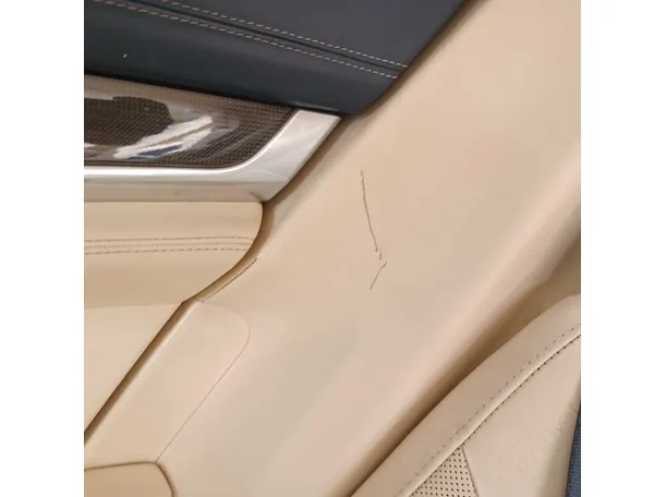 Car image 28