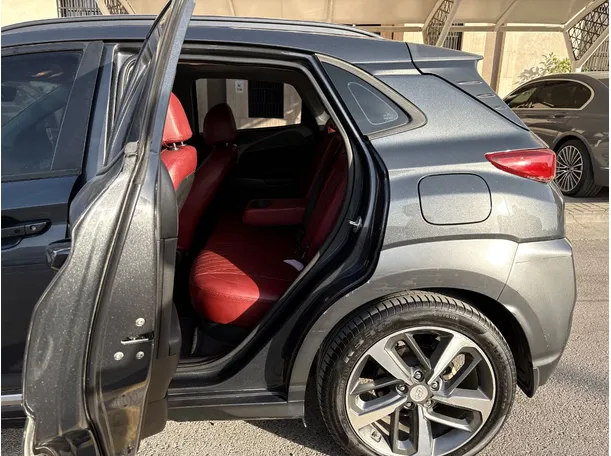 Car image 15