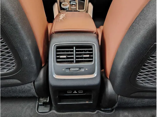 Car image 34