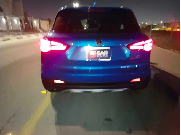 Car image 14